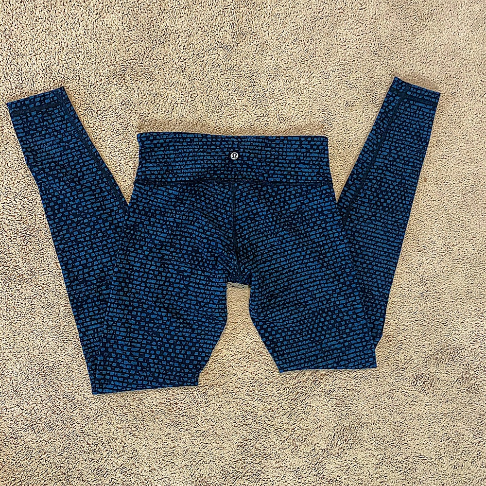 Lululemon black and navy pattern leggings